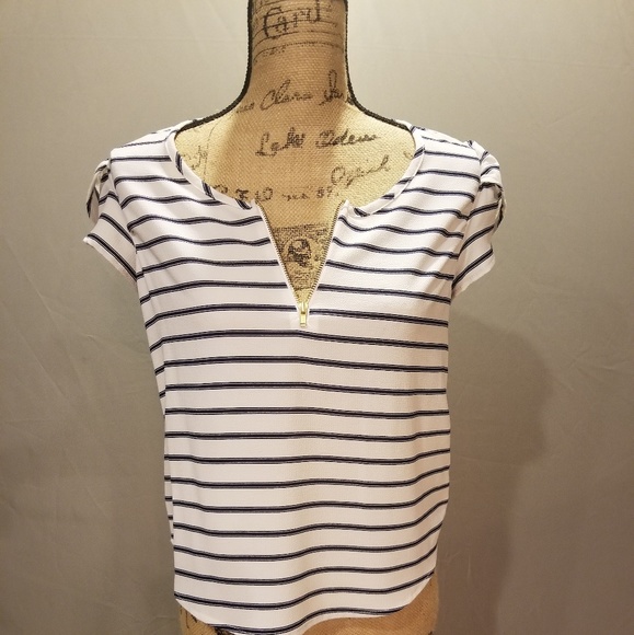 Light weight  blue/ white top. - Picture 1 of 2